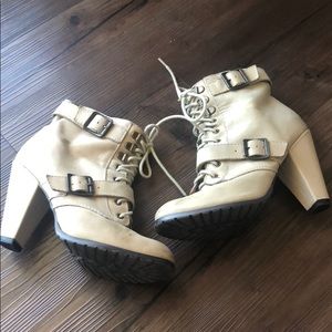 Confortable cream booties by Seychelles!